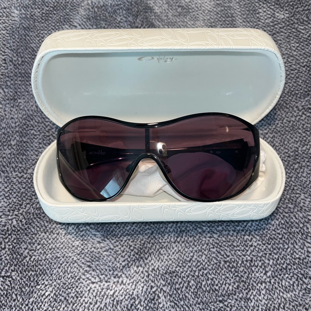 Oakley women’s sunglasses